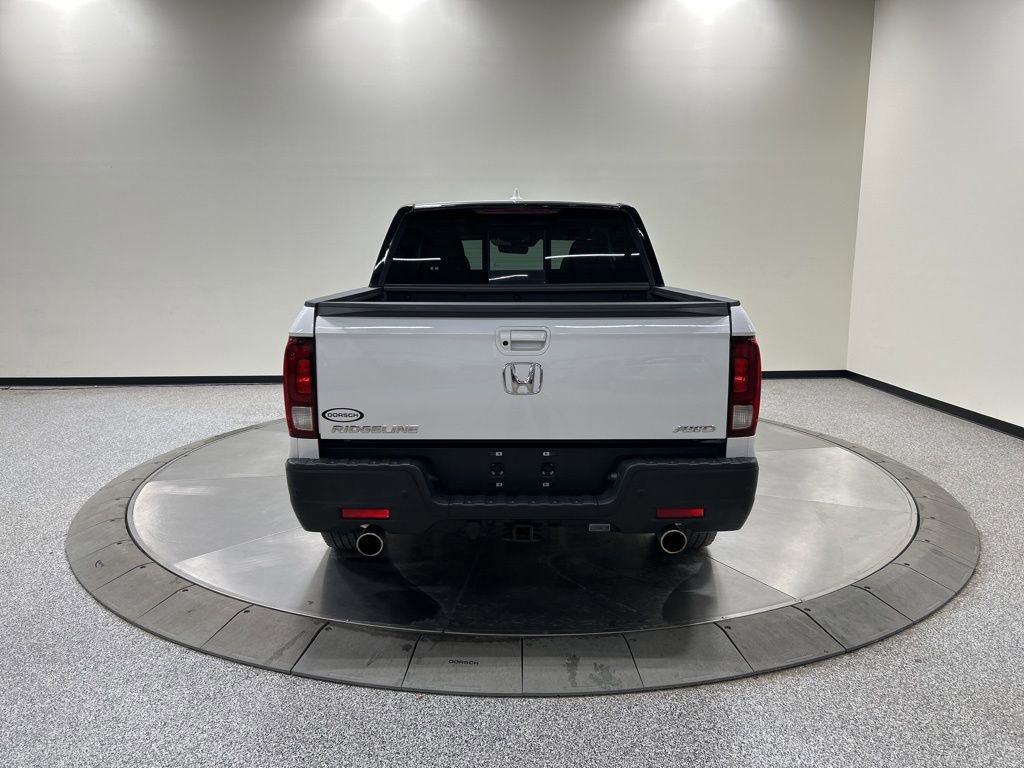 Used 2023 Honda Ridgeline Black Edition image 4