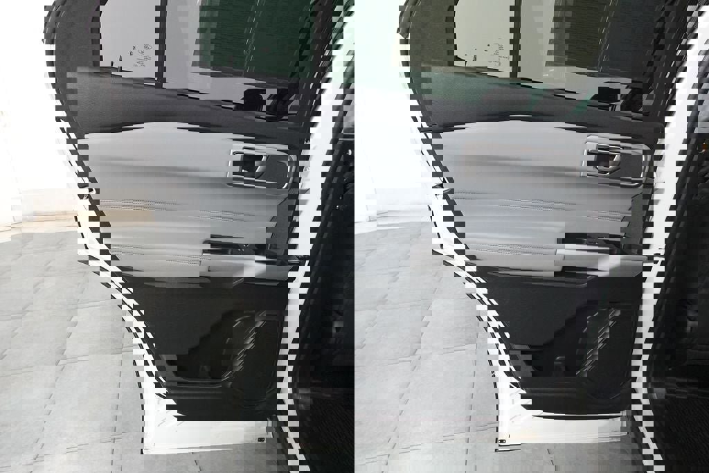 Certified 2024 Ford Explorer XLT w/ Equipment Group 202A AWD/4WD image 25