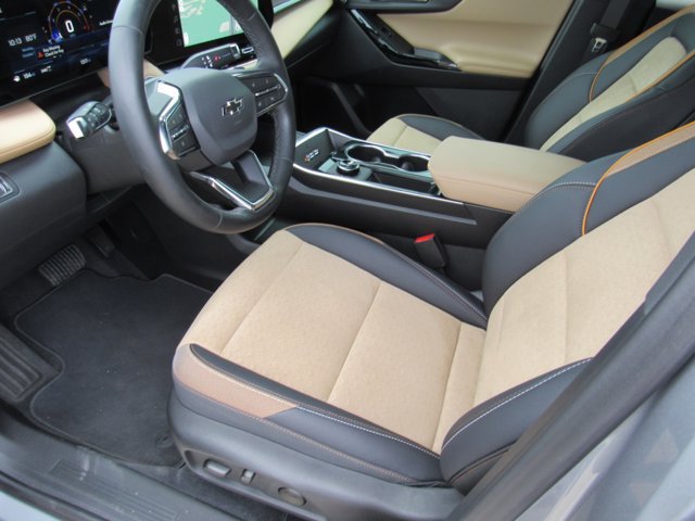 Used 2026 Chevrolet Equinox ACTIV w/ Safety and Technology Package AWD/4WD image 18