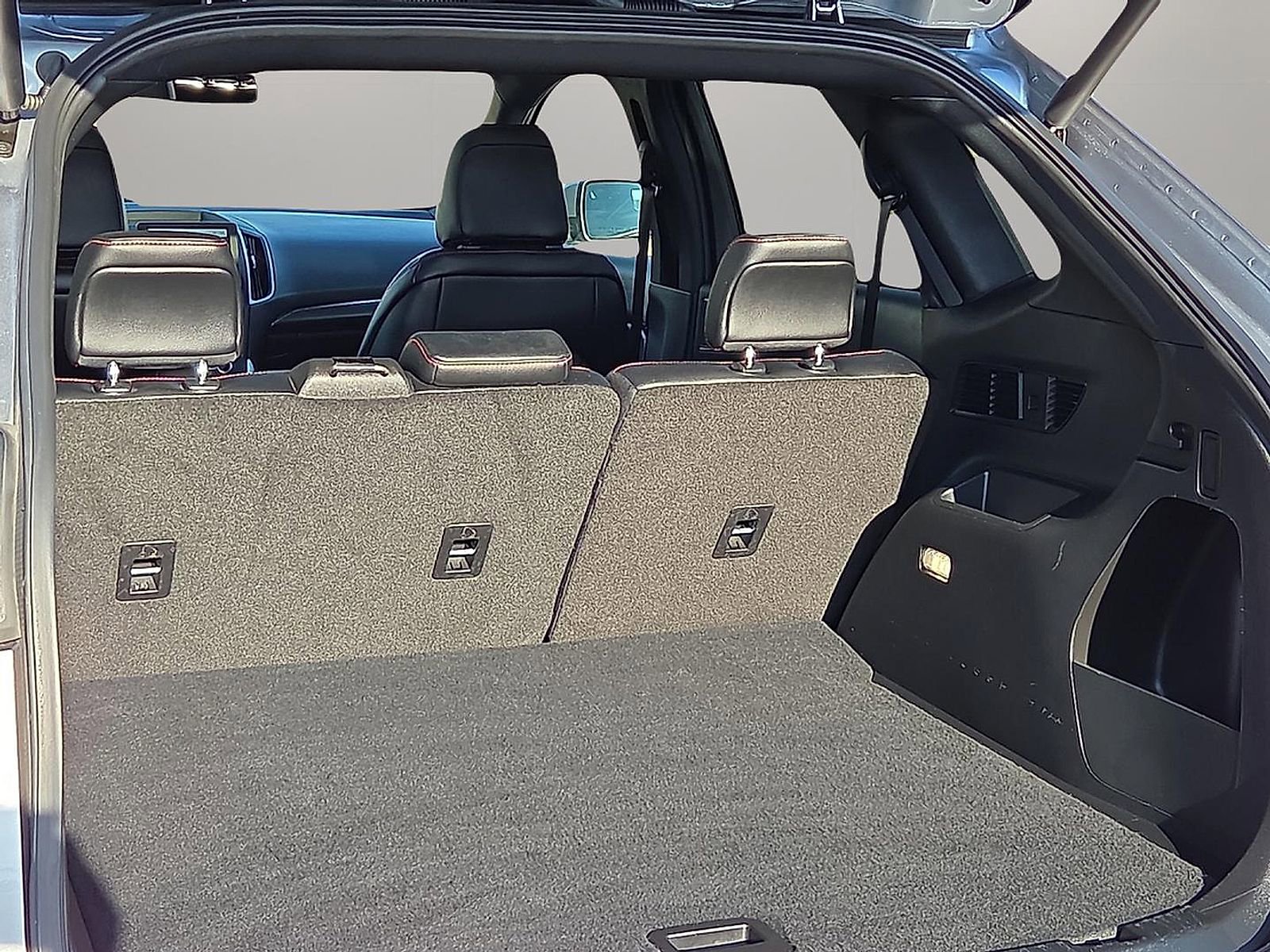 Certified 2024 Ford Edge ST-Line w/ Class II Trailer Tow Package image 8