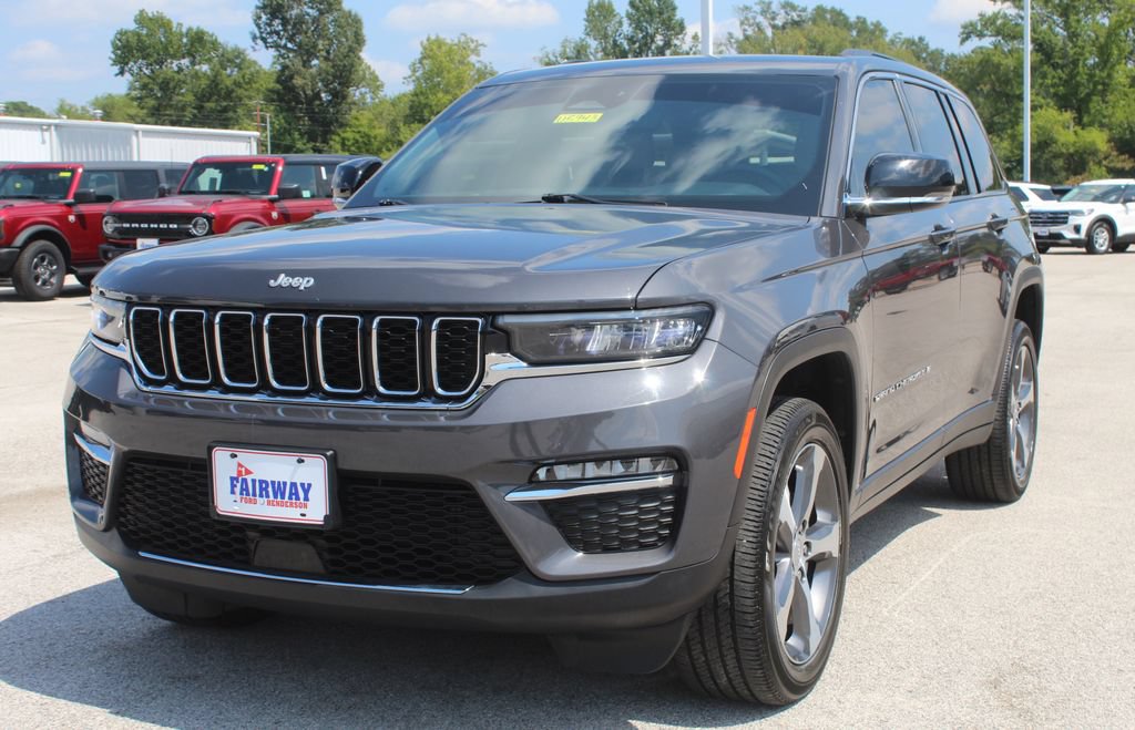 Used 2024 Jeep Grand Cherokee Limited RWD image 3
