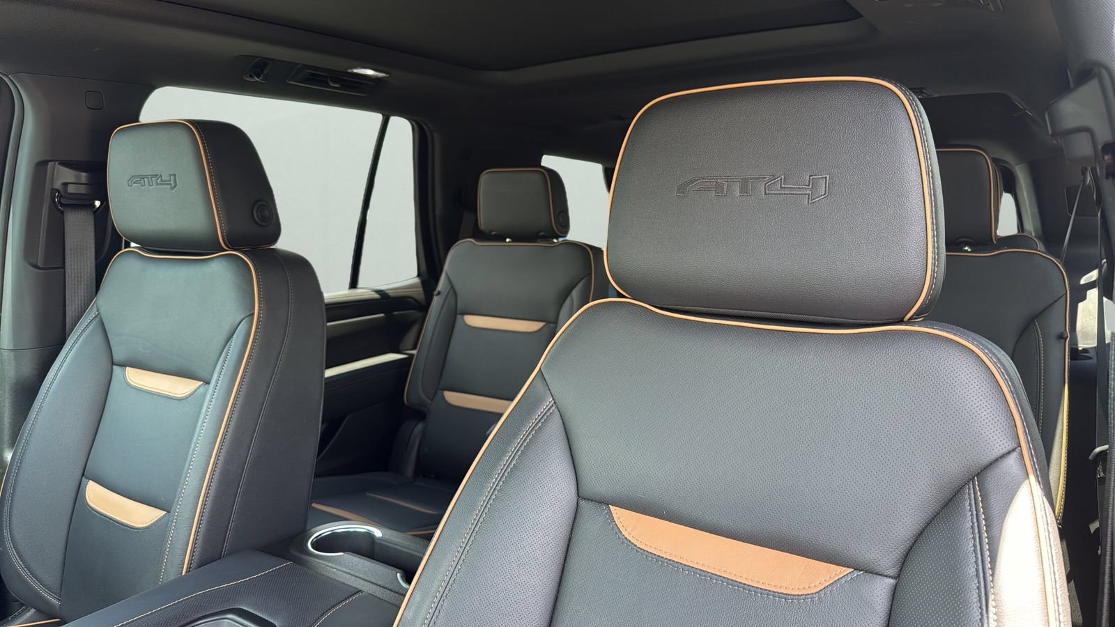 Used 2024 GMC Yukon AT4 w/ AT4 Premium Plus Package AWD/4WD image 9
