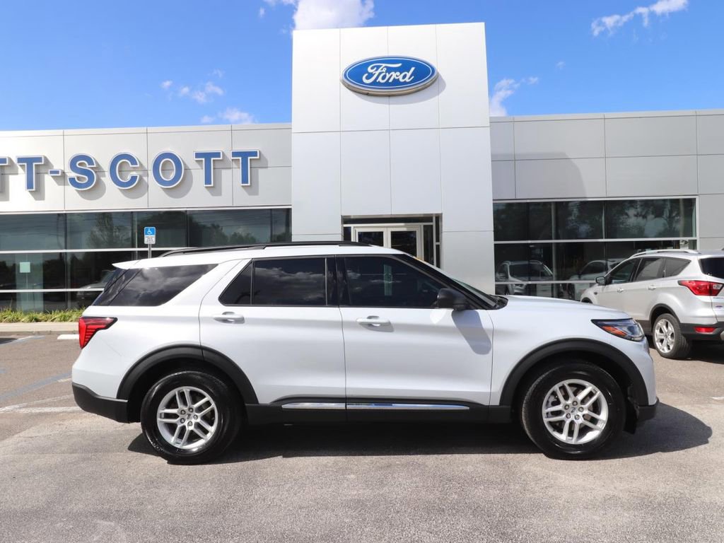 Certified 2025 Ford Explorer Active w/ Active Comfort Package image 16