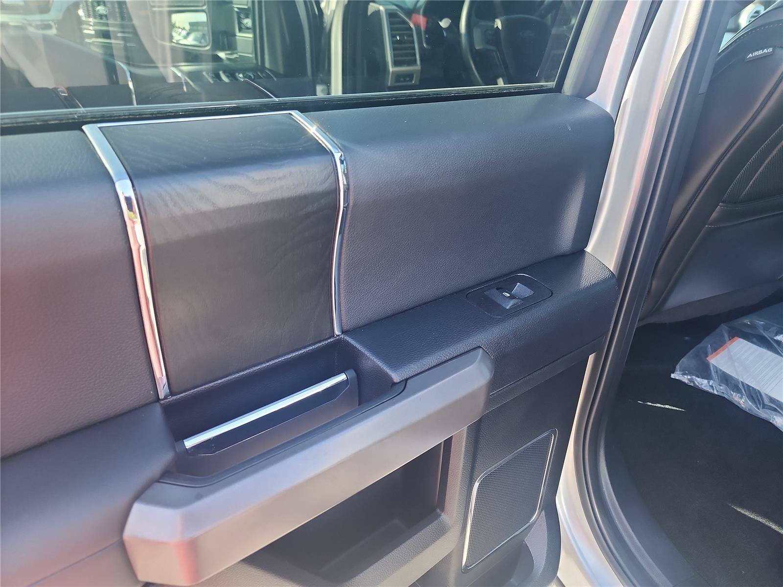 Certified 2019 Ford F450 Platinum w/ Platinum Ultimate Package AWD/4WD image 19