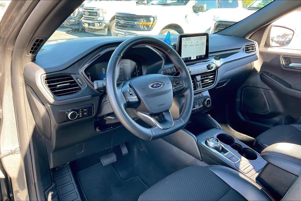 Certified 2025 Ford Escape ST-Line AWD/4WD image 13