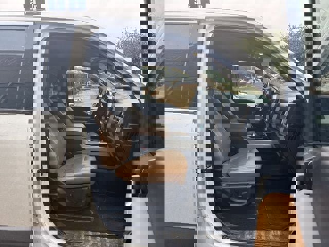 Certified 2022 Ford F350 Lariat w/ Lariat Value Package image 11