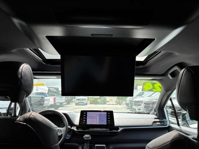 Used 2023 Toyota Sienna XSE w/ XSE Plus Package AWD/4WD image 13
