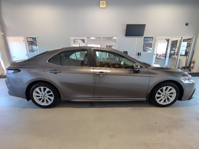 Used 2024 Toyota Camry SE AWD/4WD image 6