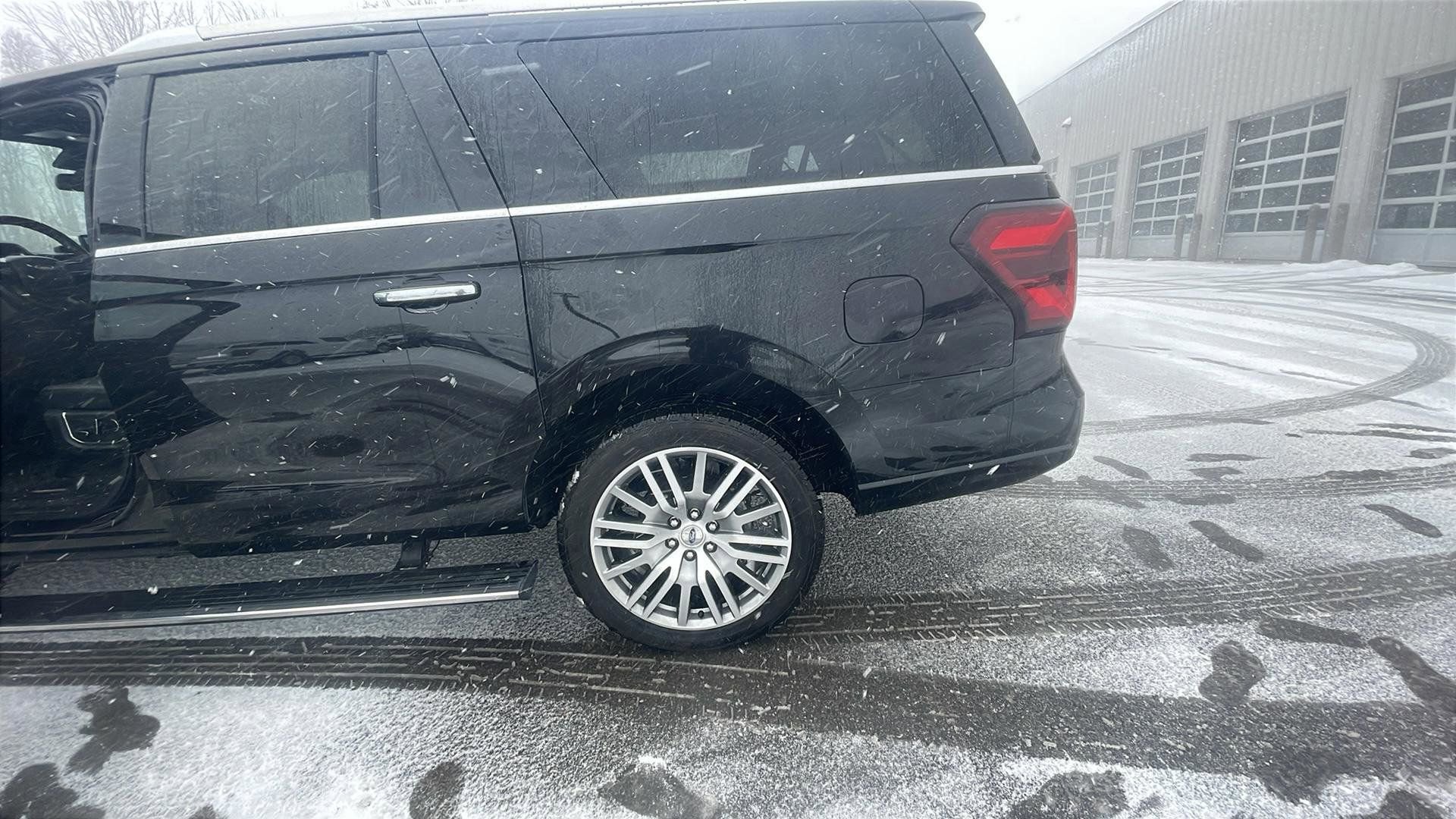 Certified 2023 Ford Expedition Max Platinum image 25