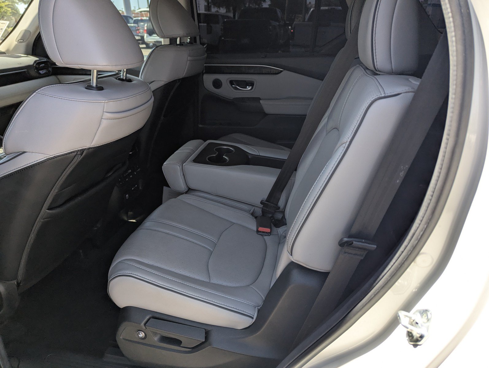 Used 2025 Honda Pilot Elite image 8
