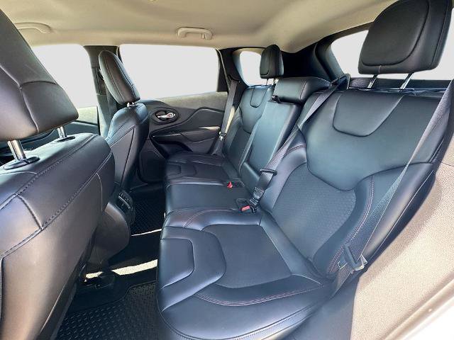 Used 2021 Jeep Cherokee Trailhawk AWD/4WD image 19
