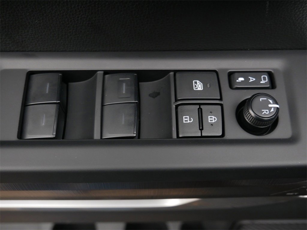 Used 2025 Toyota Sequoia Platinum image 16