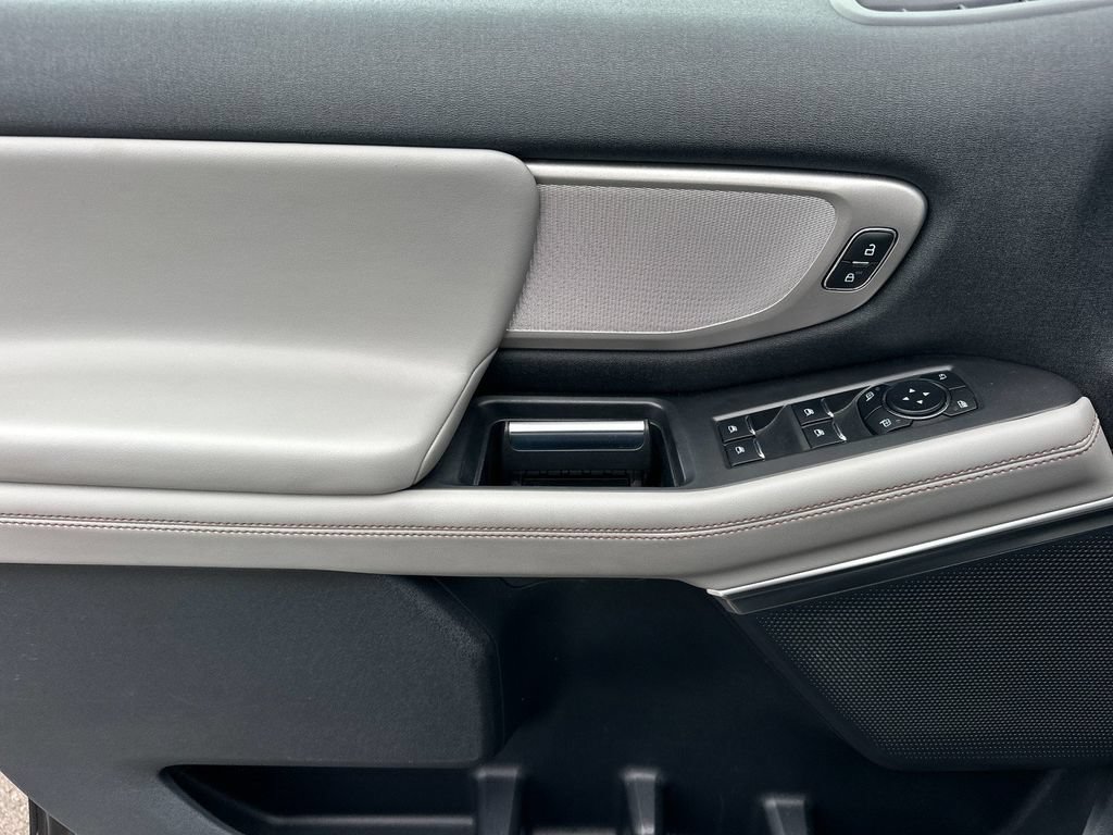 Certified 2025 Ford Expedition Active AWD/4WD image 10