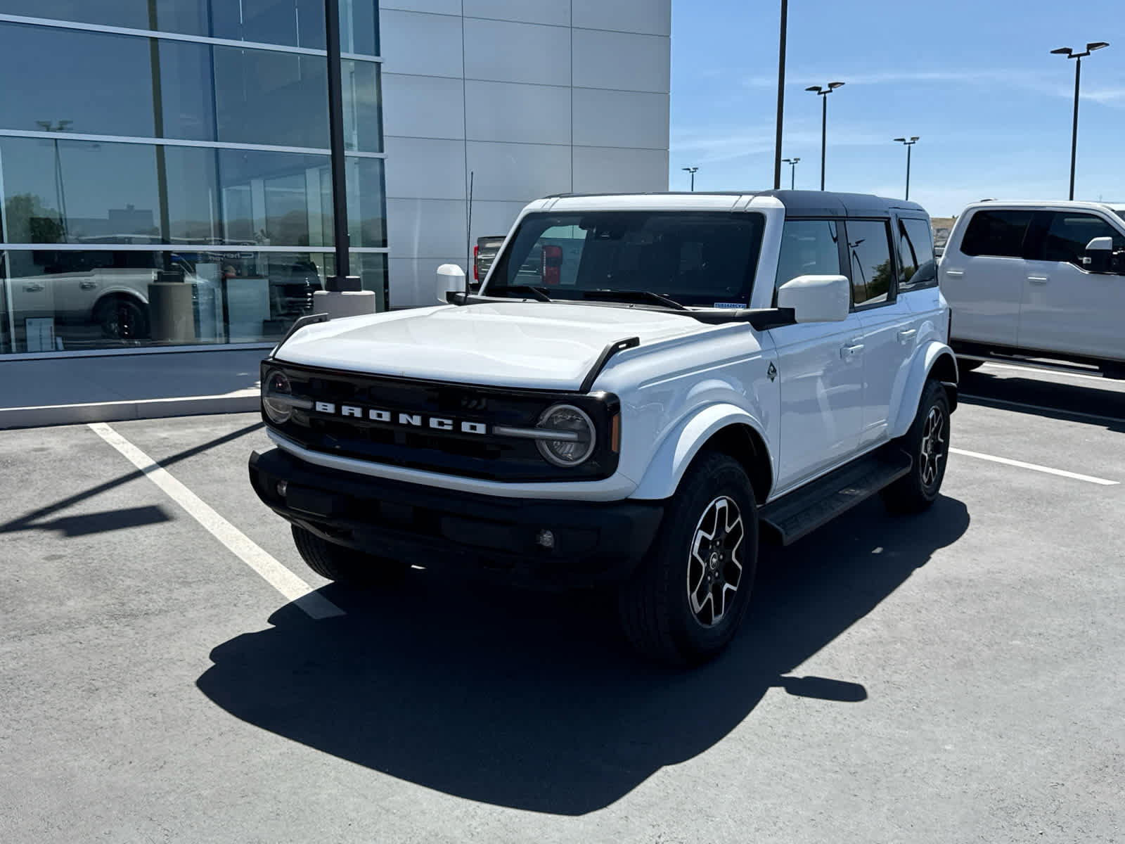 Certified 2025 Ford Bronco Outer Banks AWD/4WD image 2