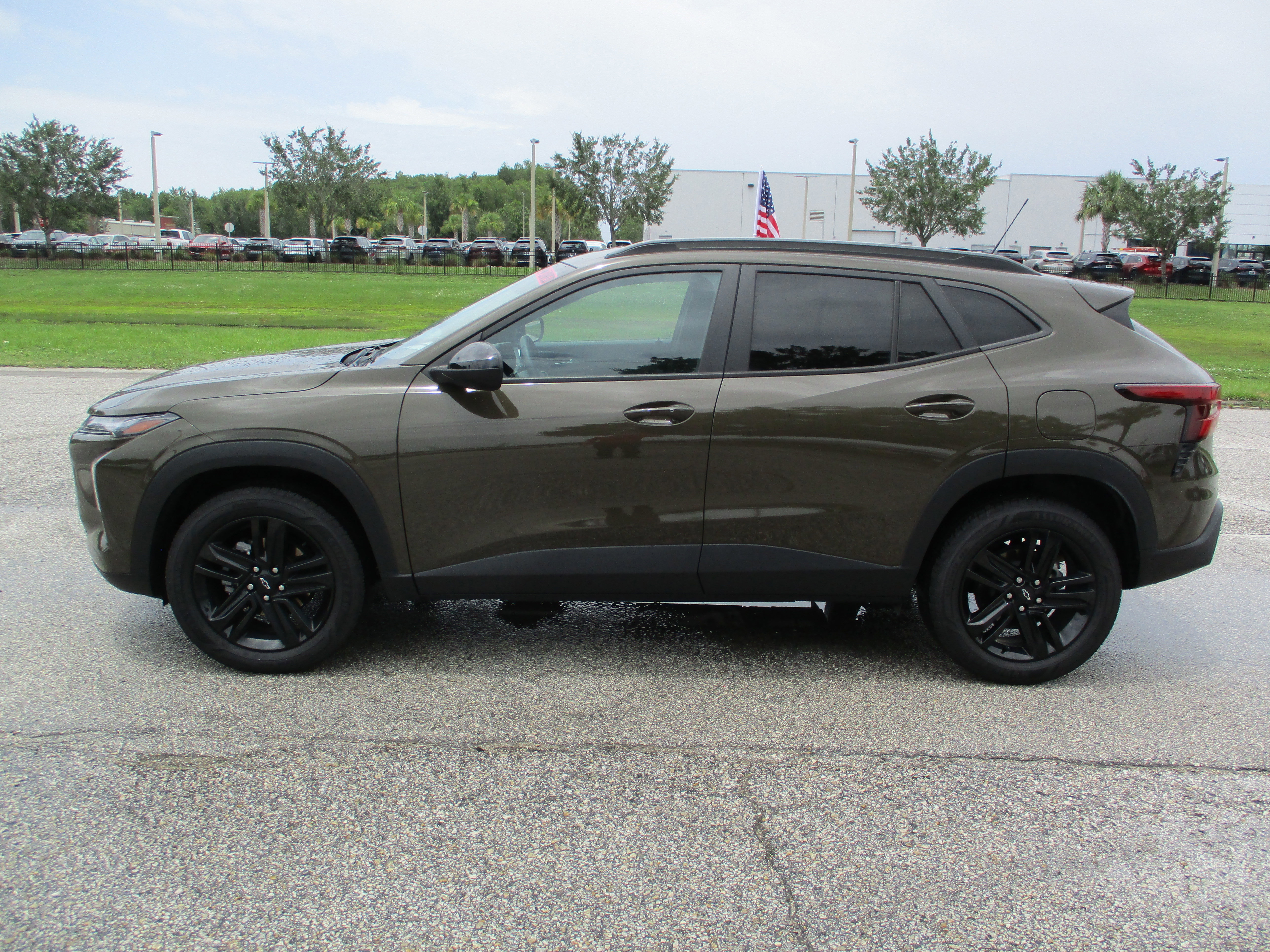 Used 2024 Chevrolet Trax ACTIV w/ Sunroof Package image 2