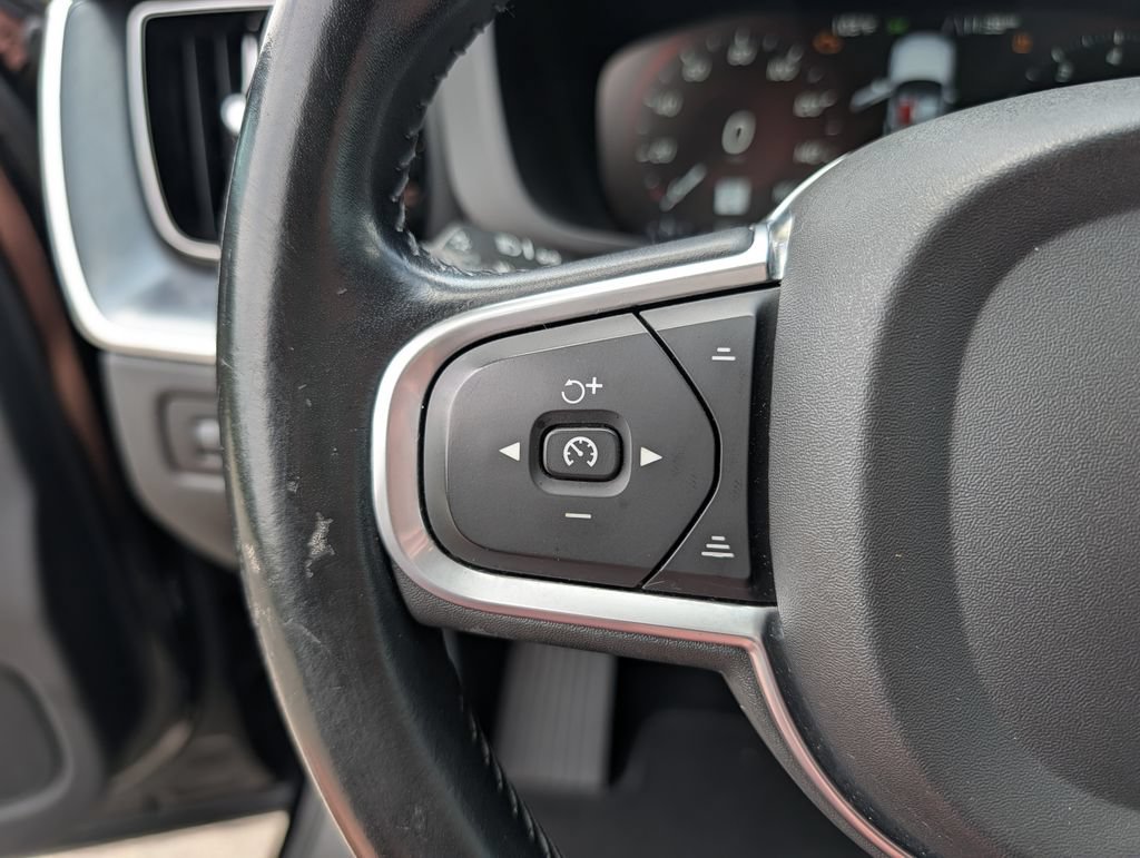 Used 2020 Volvo XC60 T6 Momentum AWD/4WD image 10