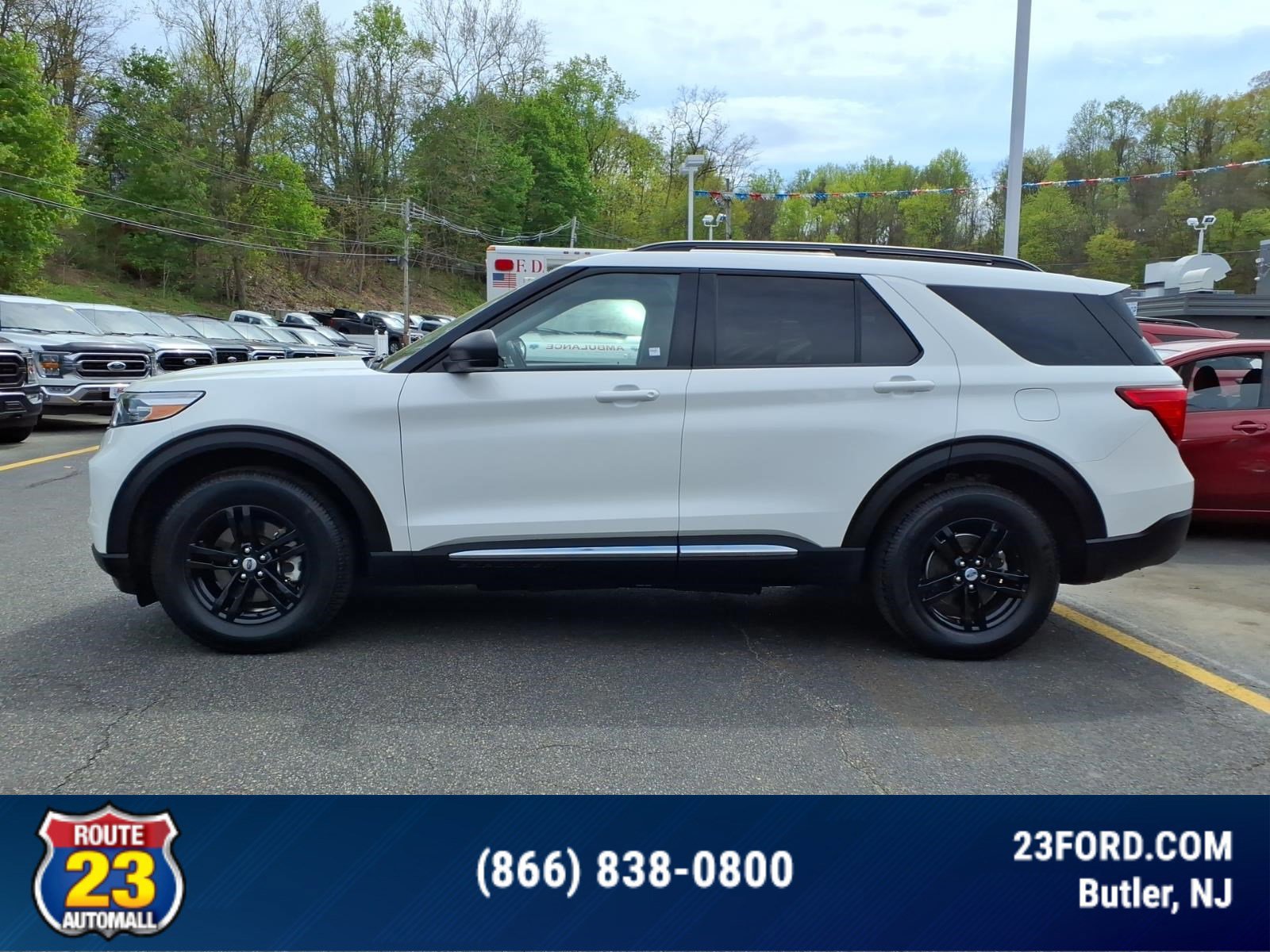 Certified 2022 Ford Explorer XLT w/ Equipment Group 202A AWD/4WD image 2