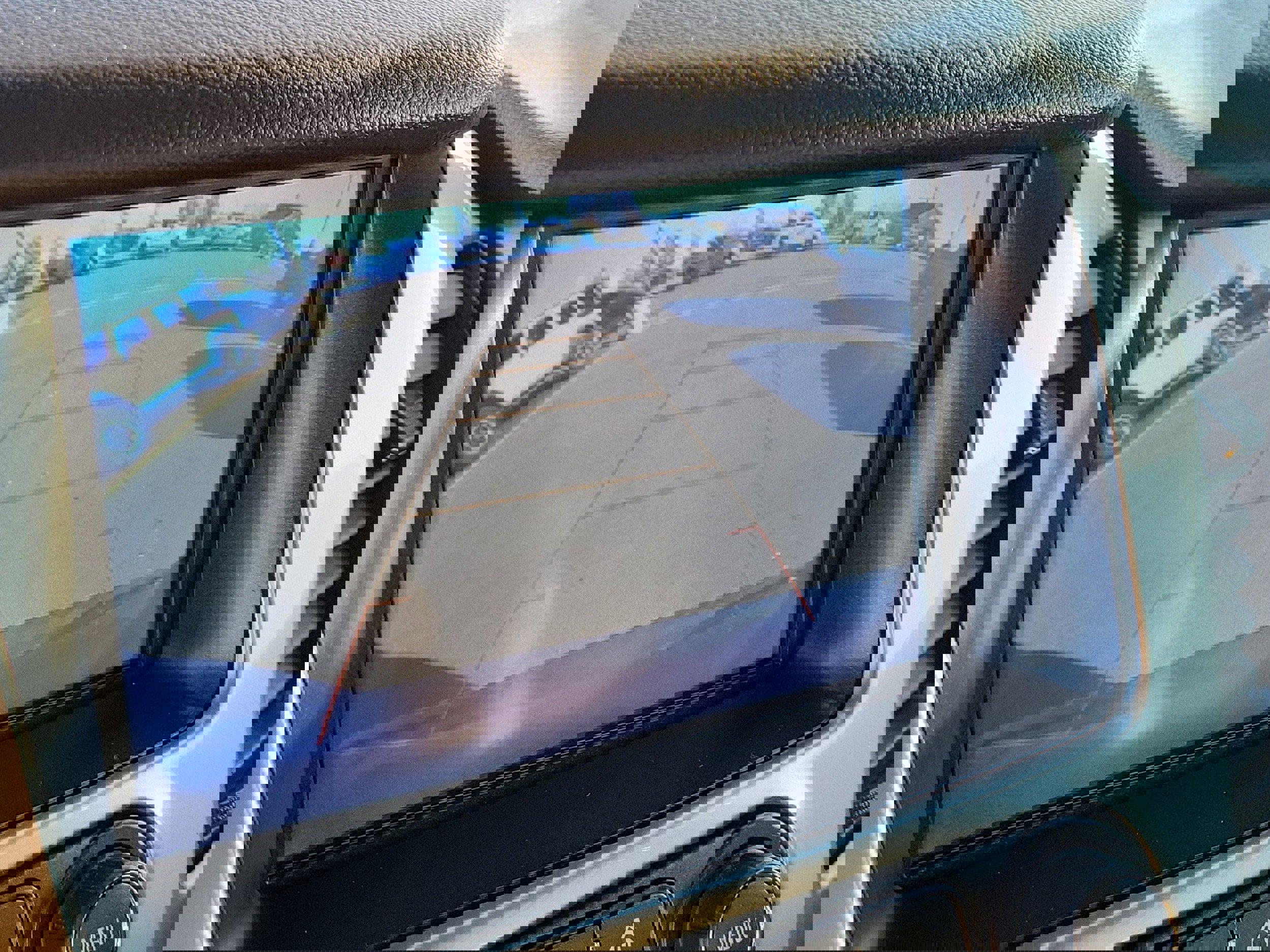 Used 2018 Chevrolet Suburban LT w/ Luxury Package image 31