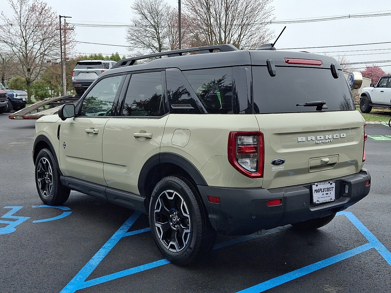 Certified 2025 Ford Bronco Sport Outer Banks w/ Outer Banks Tech Package+ AWD/4WD image 2