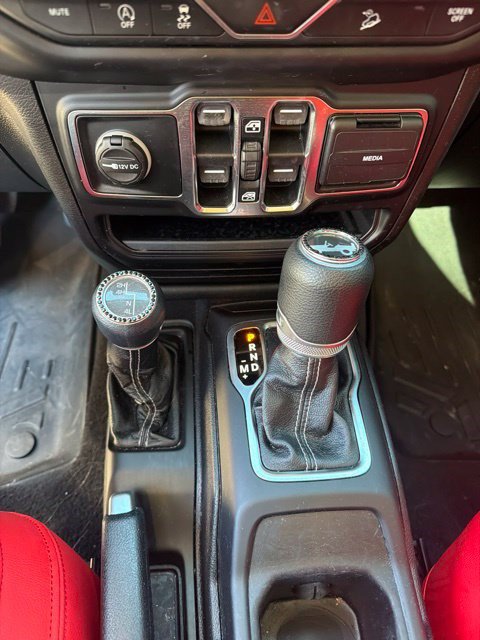 Used 2020 Jeep Wrangler Unlimited Sahara w/ Uconnect 4C Nav & Sound Group AWD/4WD image 18