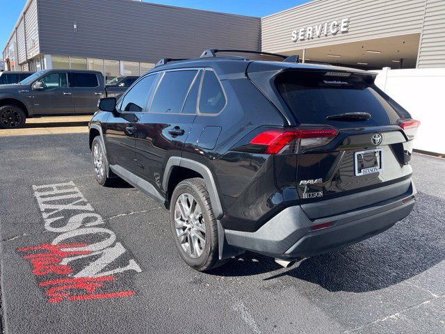 Used 2022 Toyota RAV4 XLE Premium FWD image 5