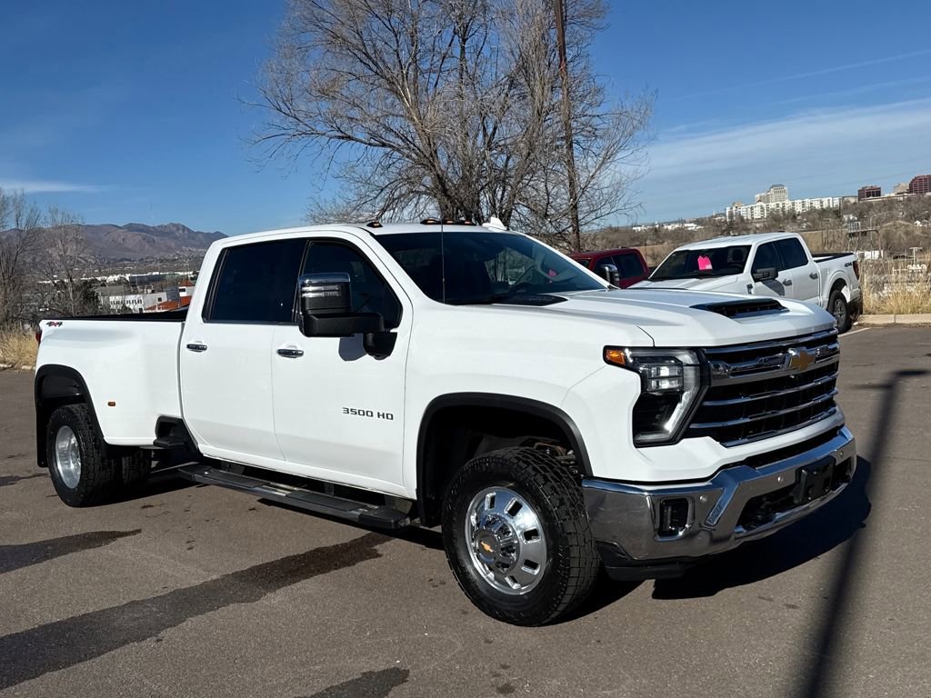Used 2024 Chevrolet Silverado 3500 LTZ w/ LTZ Convenience Package image 8