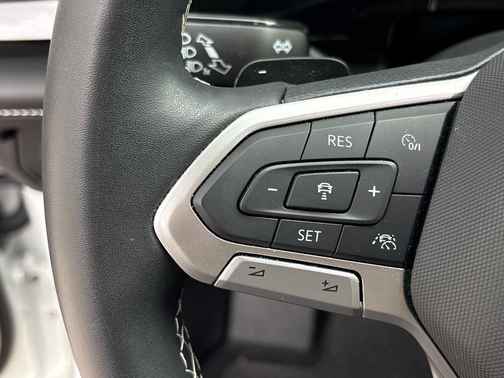 Used 2024 Volkswagen Atlas SE FWD image 16