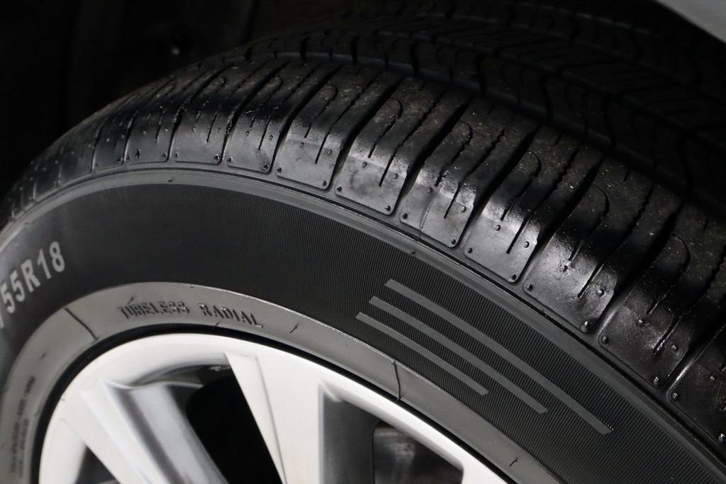 Used 2018 Toyota RAV4 Limited AWD/4WD image 20