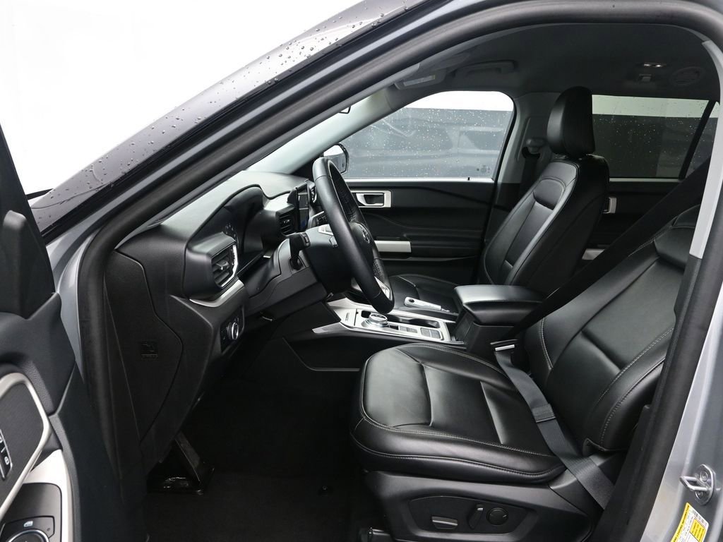 Certified 2024 Ford Explorer XLT w/ Equipment Group 202A image 13