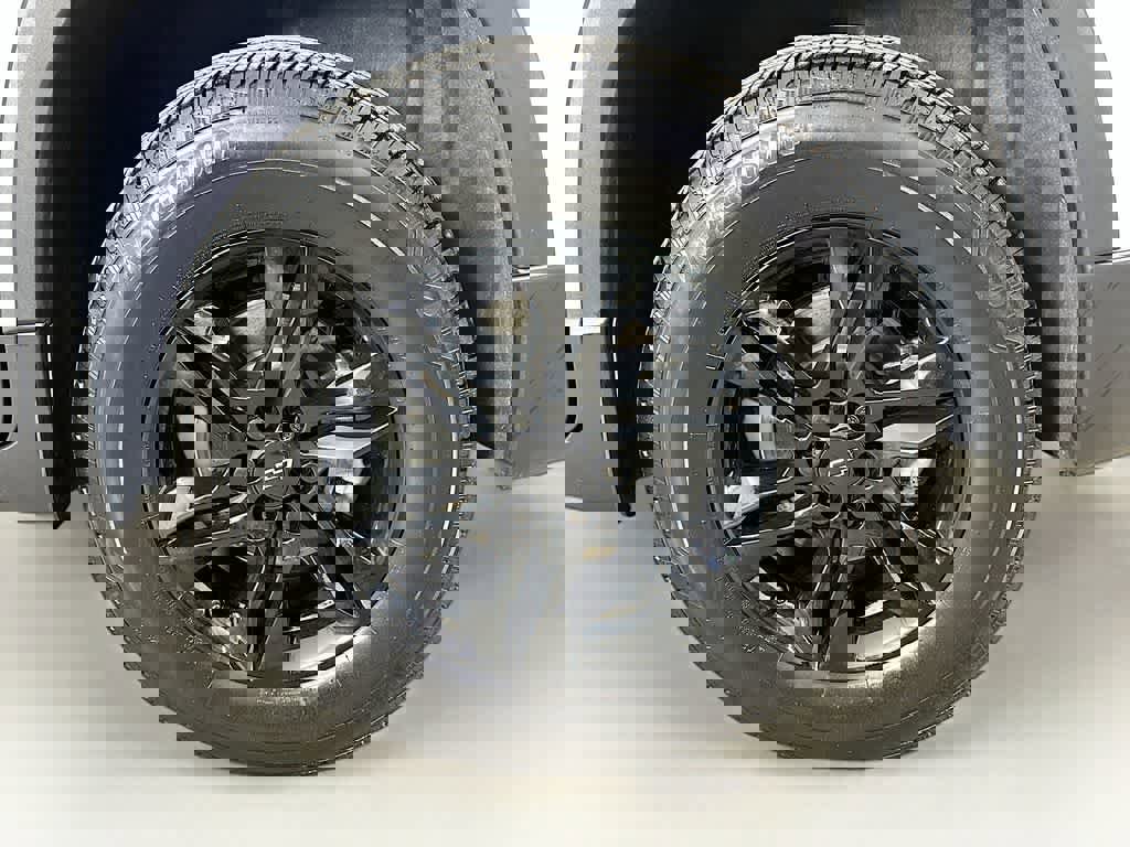 Used 2023 Chevrolet Traverse LT w/ Midnight/Sport Edition image 8