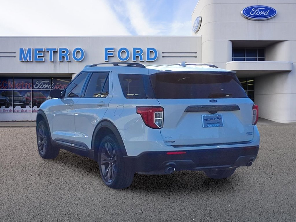 Certified 2021 Ford Explorer XLT w/ Equipment Group 202A AWD/4WD image 5