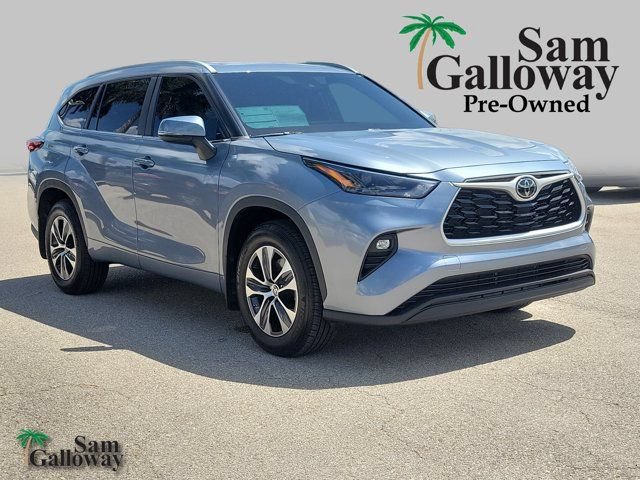 Used 2023 Toyota Highlander XLE