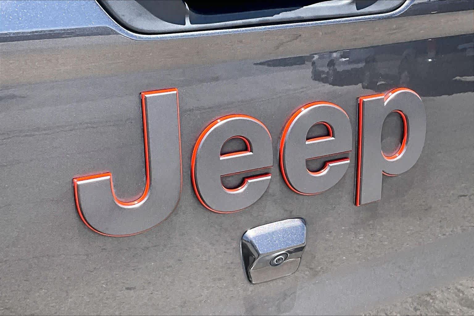 Used 2023 Jeep Gladiator Mojave w/ Trailer Tow Package AWD/4WD image 29