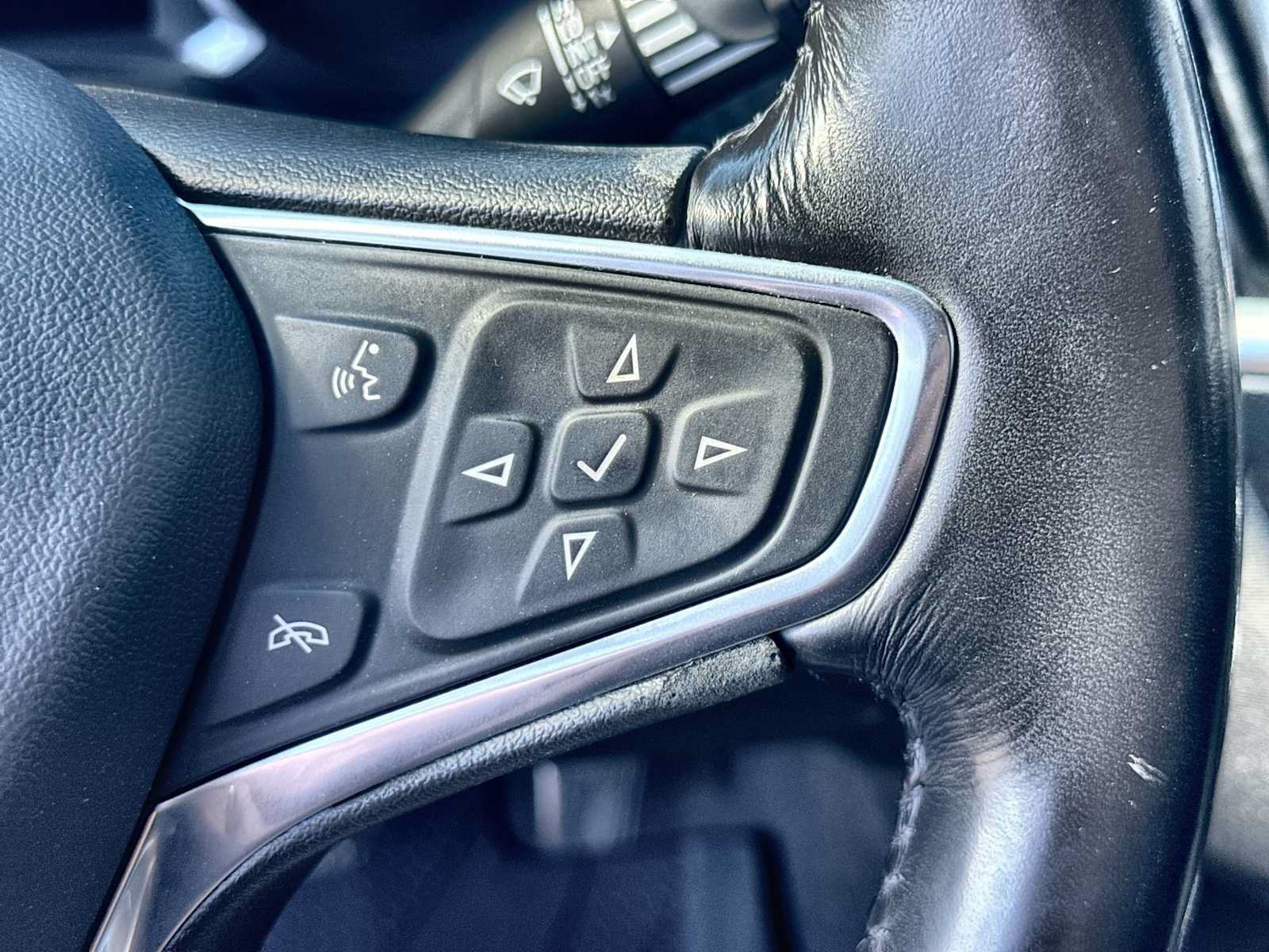 Used 2018 Chevrolet Malibu LT FWD image 23
