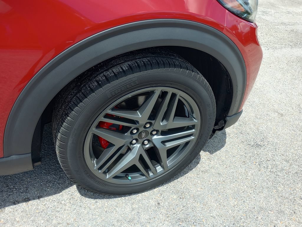 Certified 2025 Ford Explorer ST RWD image 9