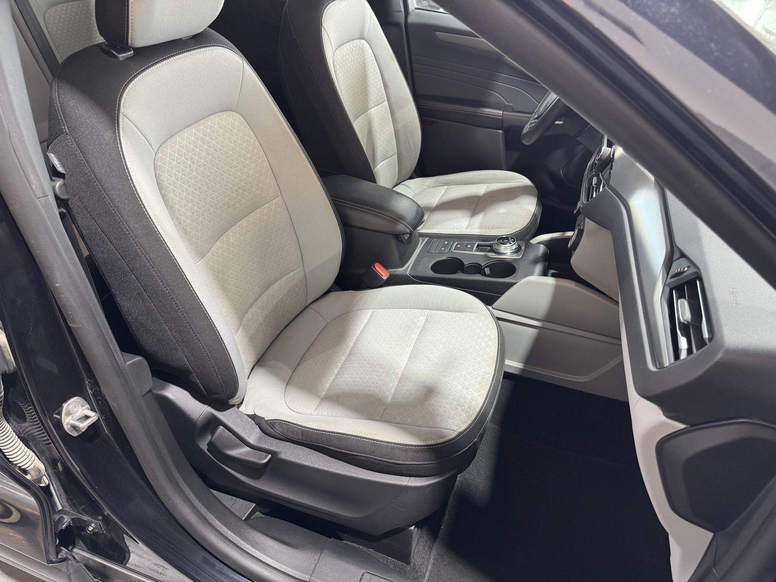 Certified 2025 Ford Escape Active w/ Cold Weather Package FWD image 25