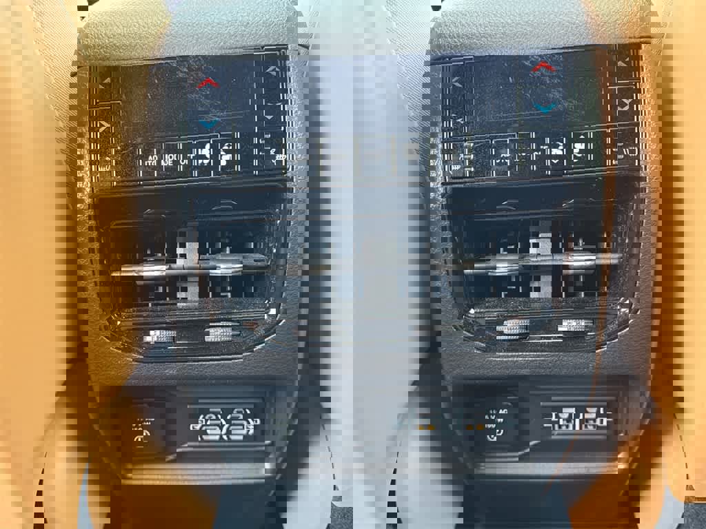 Used 2023 Jeep Grand Cherokee Summit w/ Luxury Tech Group V image 19