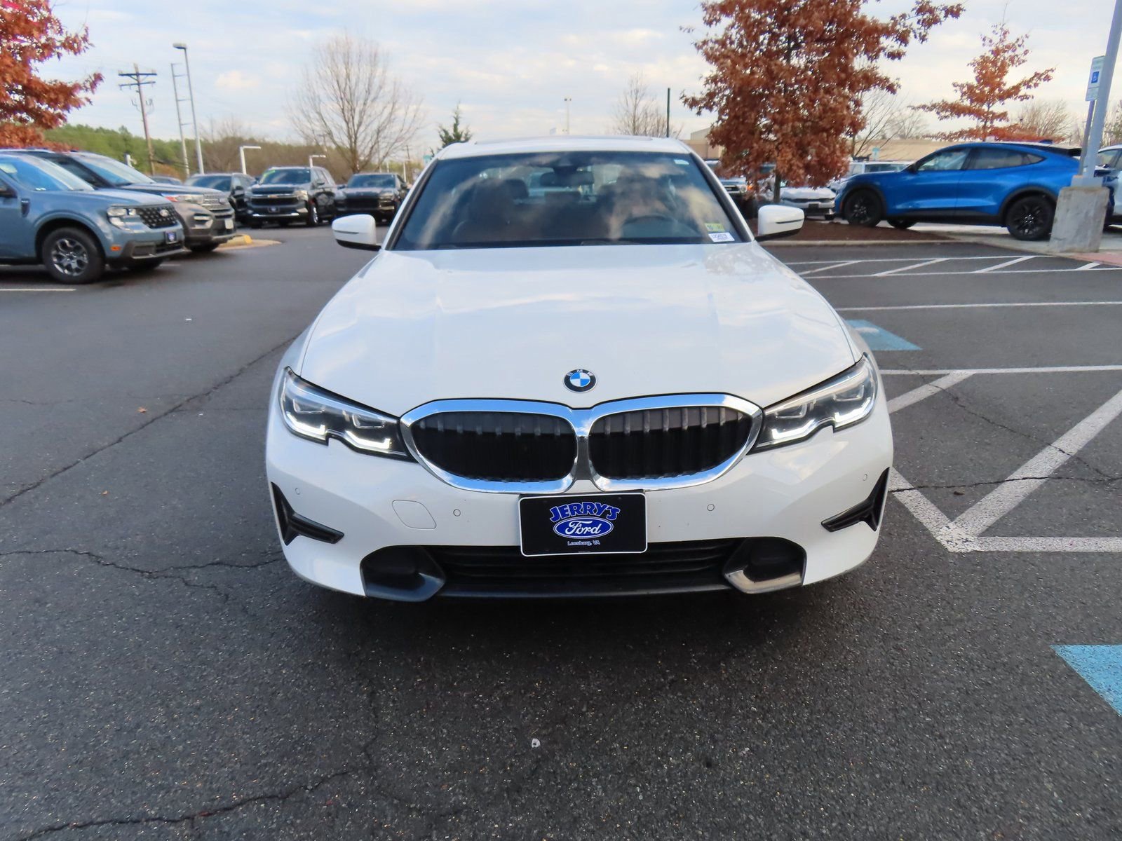 Used 2022 BMW 330i xDrive 330i xDrive w/ Driving Assistance Package image 9