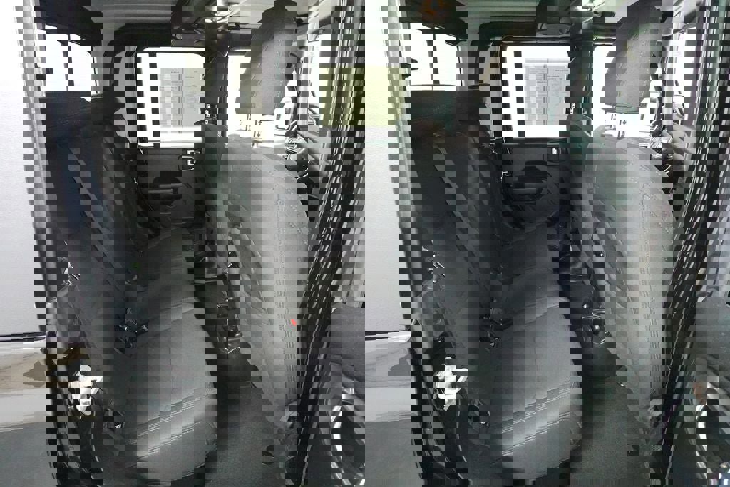 Used 2022 Jeep Gladiator Sport image 30