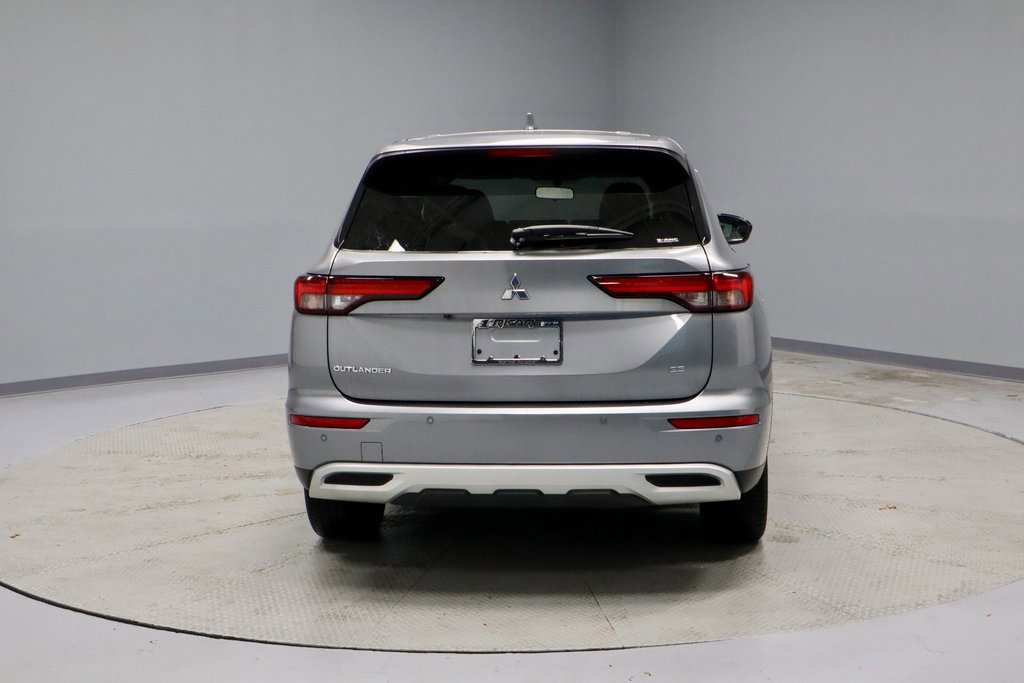 Used 2022 Mitsubishi Outlander SE image 4