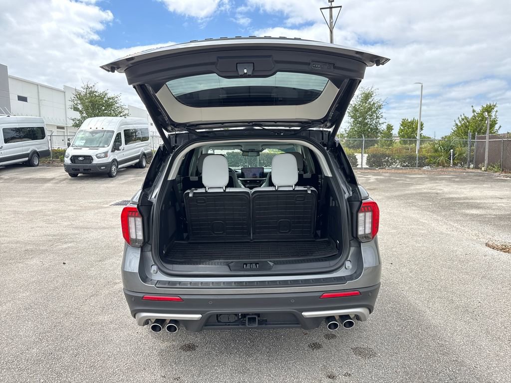 Certified 2025 Ford Explorer Platinum w/ Ultimate Package image 30