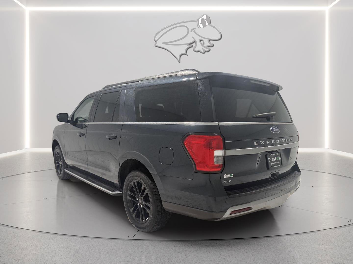 Certified 2023 Ford Expedition Max XLT image 3