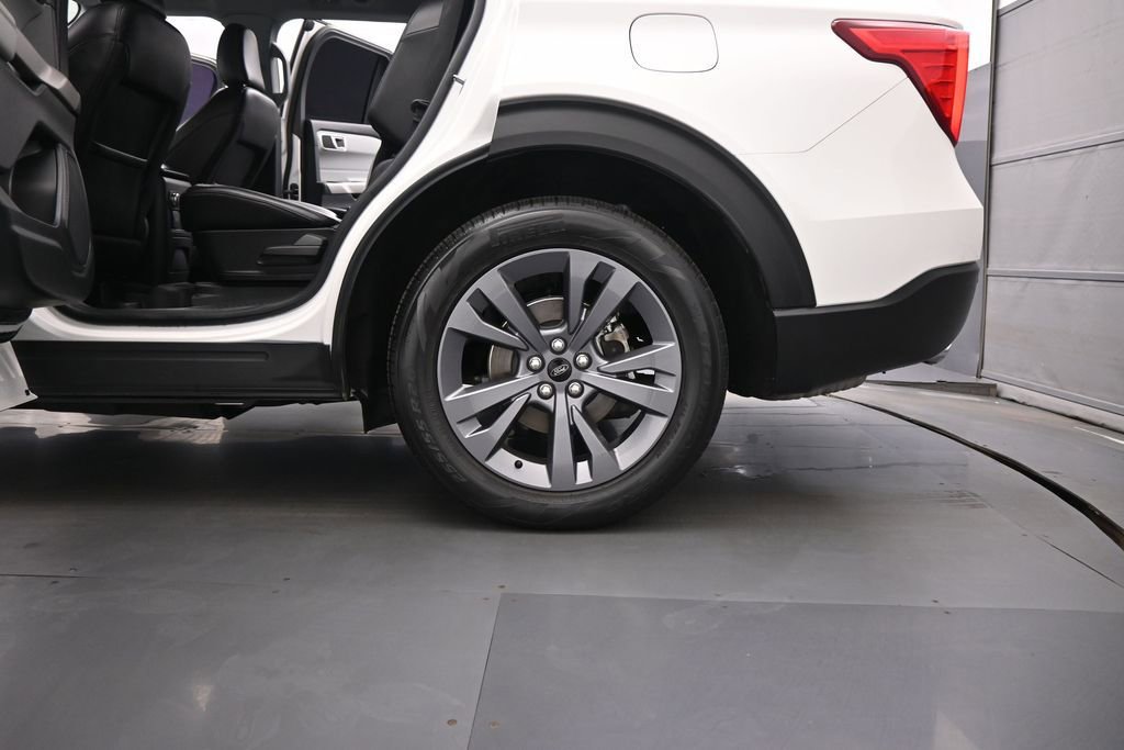Certified 2023 Ford Explorer XLT w/ Equipment Group 202A RWD image 20