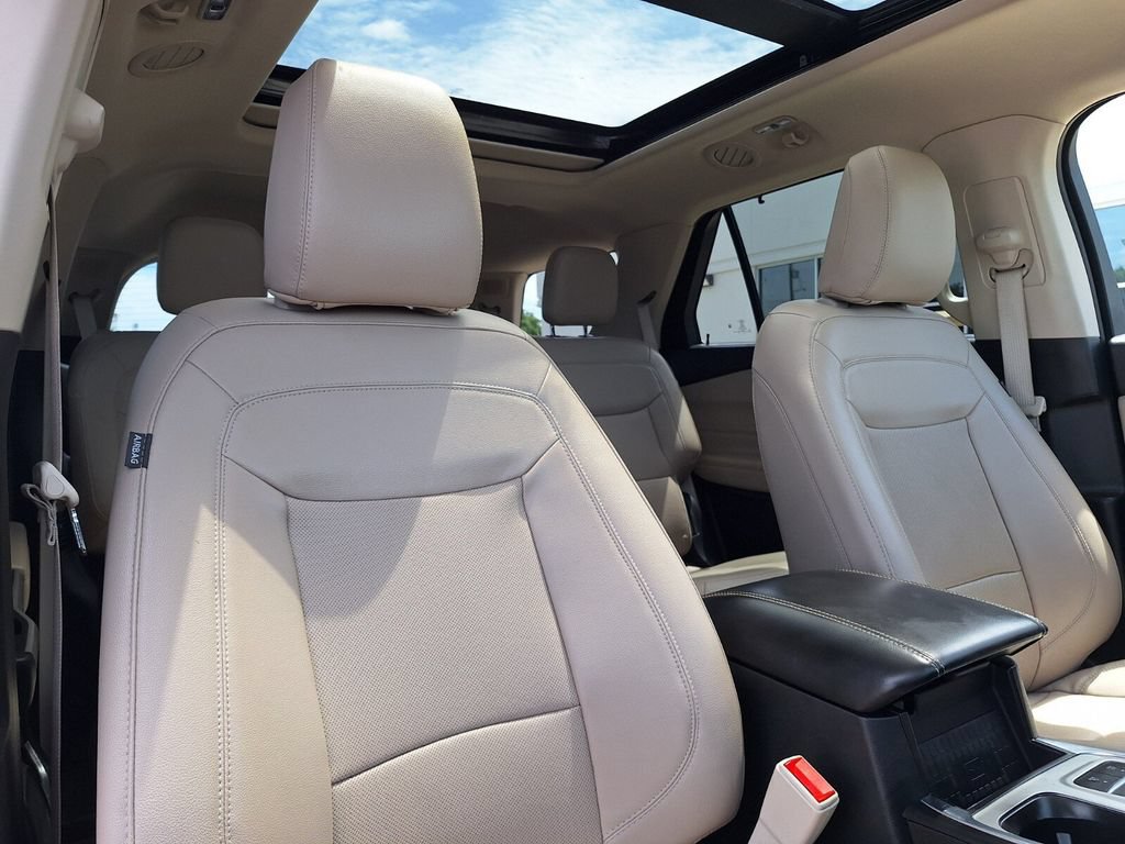 Certified 2023 Ford Explorer Limited w/ Limited Technology Package RWD image 31