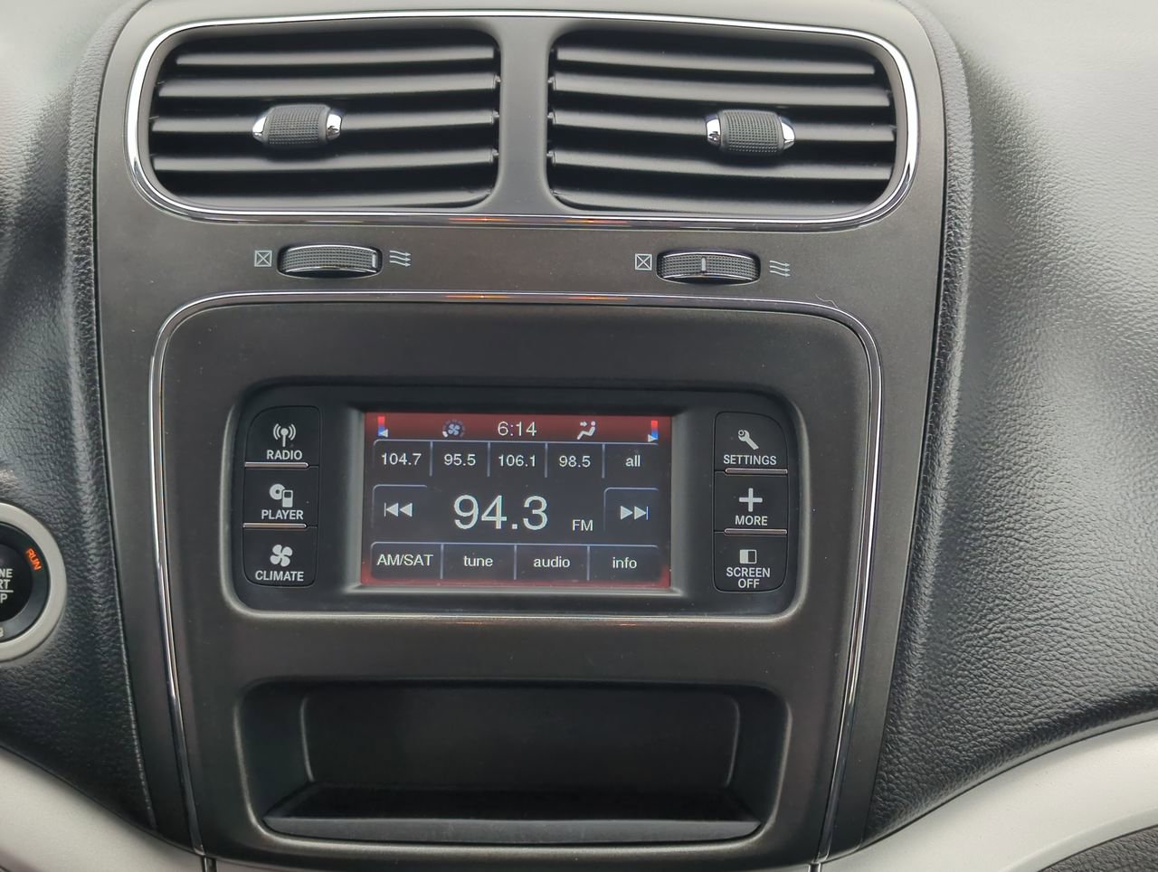 Used 2019 Dodge Journey SE w/ Connectivity Group FWD image 16