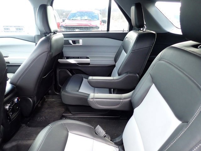 Certified 2022 Ford Explorer XLT w/ Equipment Group 202A image 11