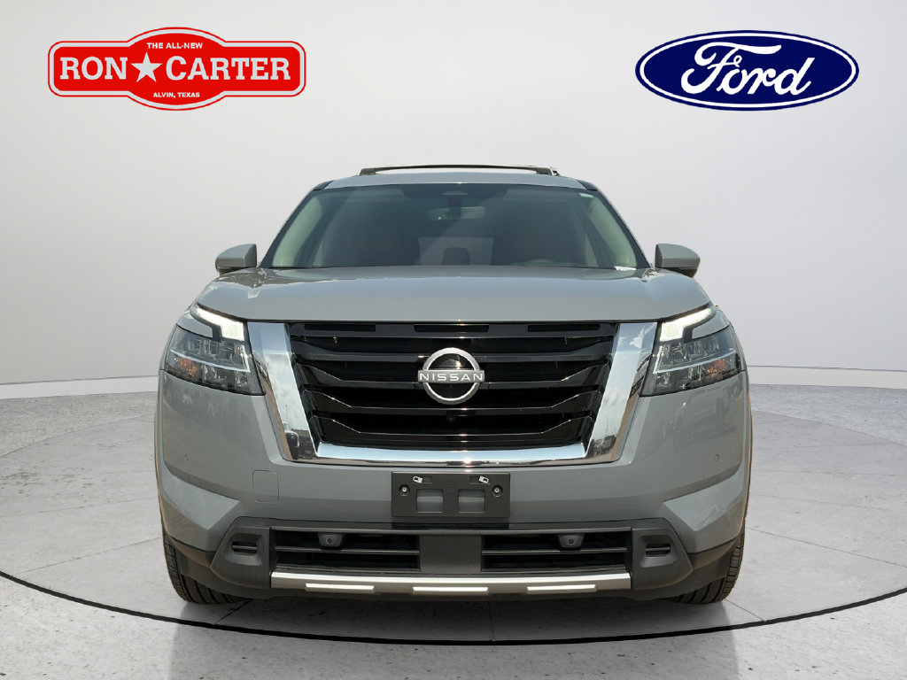 Used 2024 Nissan Pathfinder Platinum FWD image 2