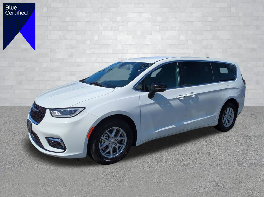 Used 2025 Chrysler Pacifica Select