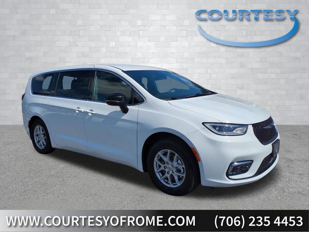 Used 2025 Chrysler Pacifica Select FWD image 1