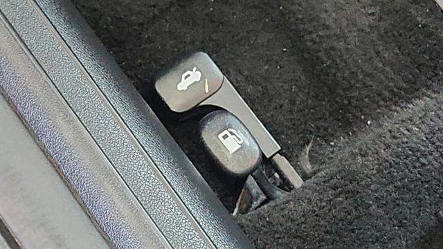 Used 2025 Hyundai Elantra SEL FWD image 11